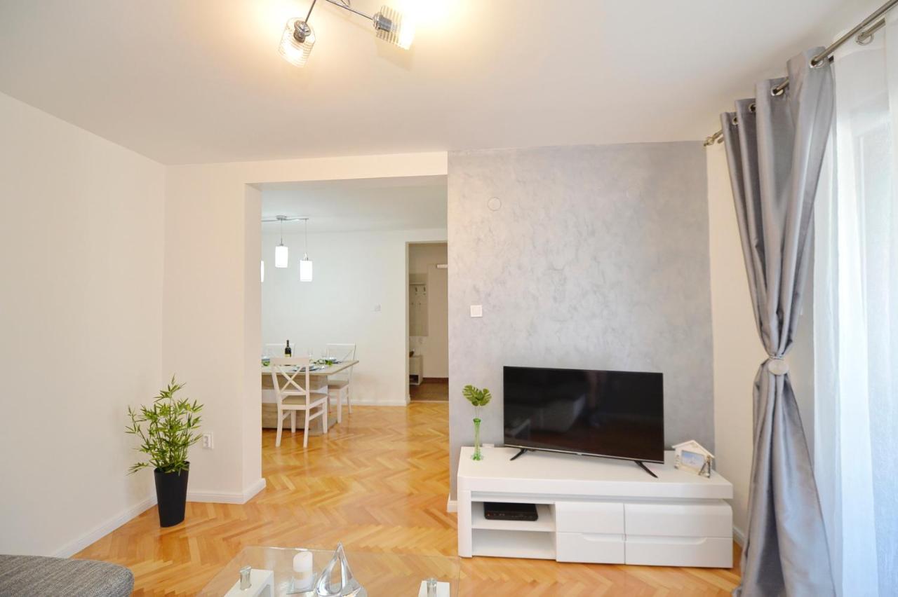 Unico Apartman Kotor Ngoại thất bức ảnh